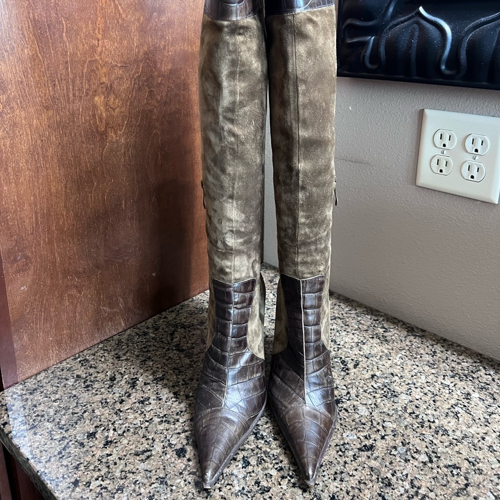 Brown/tan boots. Size 39